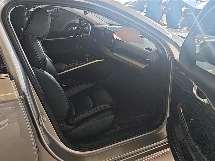 Фото 8 - Geely Preface