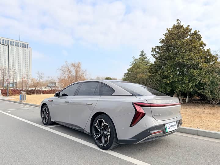 Фото 7 - Hongqi EH7