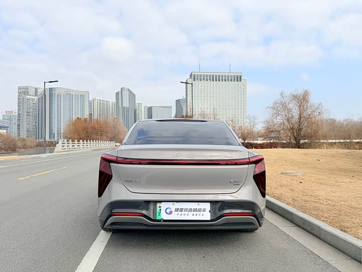 Фото 8 - Hongqi EH7