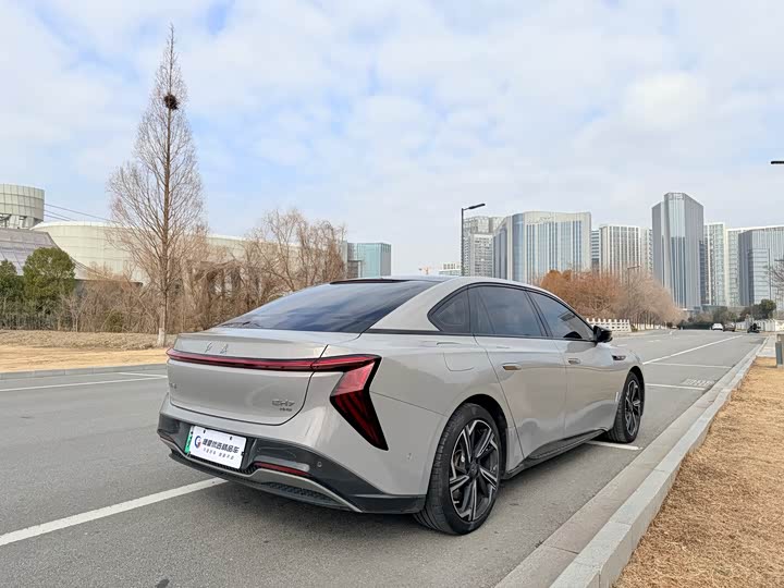 Фото 9 - Hongqi EH7