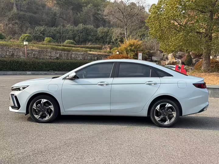 Фото 4 - Geely Emgrand L Hi·P Hybrid