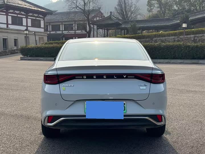 Фото 6 - Geely Emgrand L Hi·P Hybrid