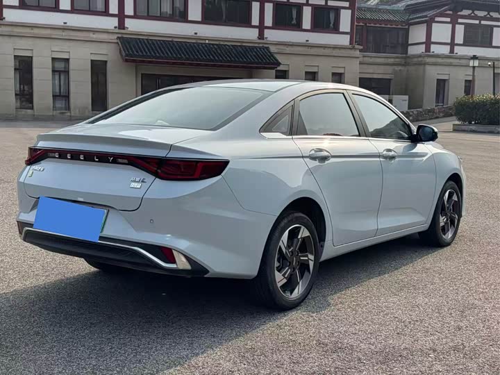 Фото 7 - Geely Emgrand L Hi·P Hybrid