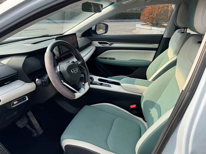 Фото 8 - Geely Emgrand L Hi·P Hybrid