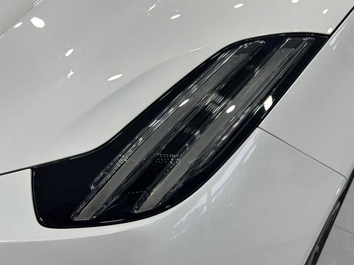 Фото 6 - Zeekr 001