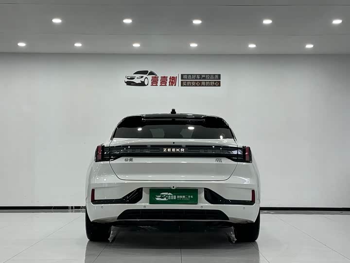 Фото 9 - Zeekr 001