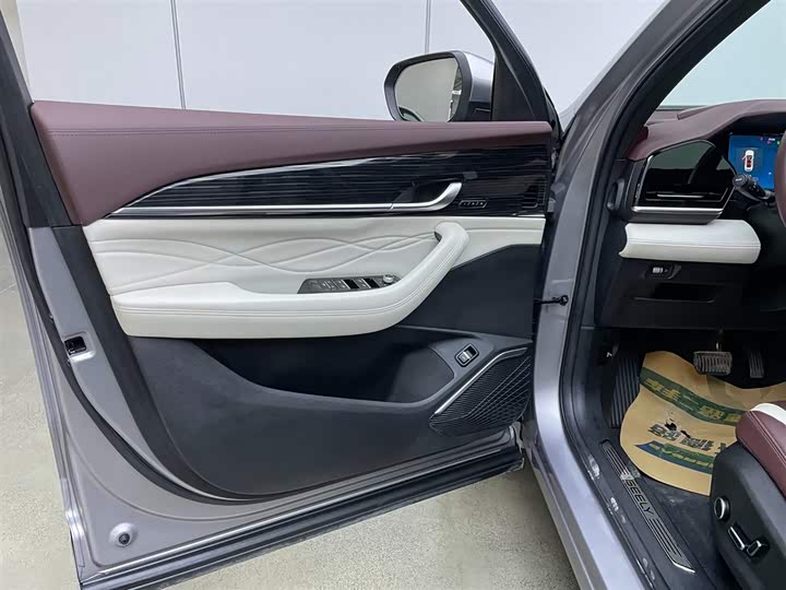 Фото 8 - Geely Monjaro