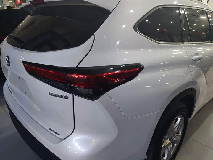 Фото 8 - Toyota Highlander