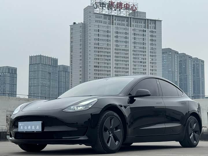 Фото 1 - Tesla Model 3