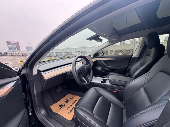 Фото 6 - Tesla Model 3