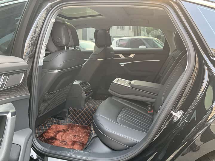 Фото 5 - Audi A6L