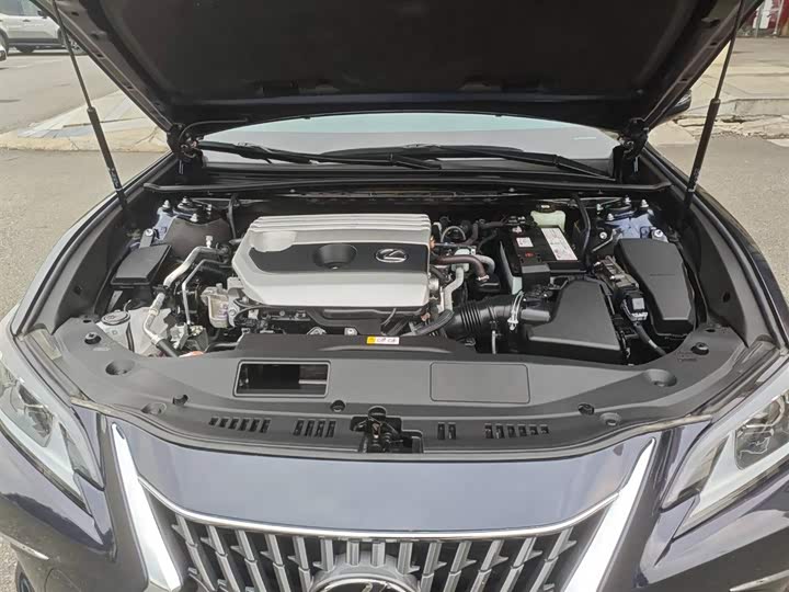 Фото 2 - Lexus ES