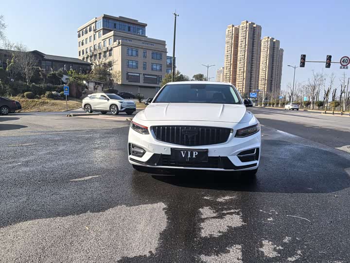 Фото 2 - Geely Preface