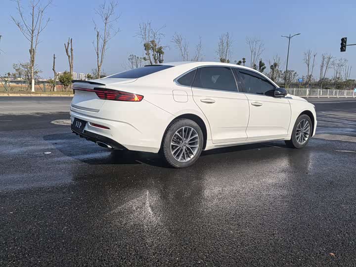 Фото 4 - Geely Preface