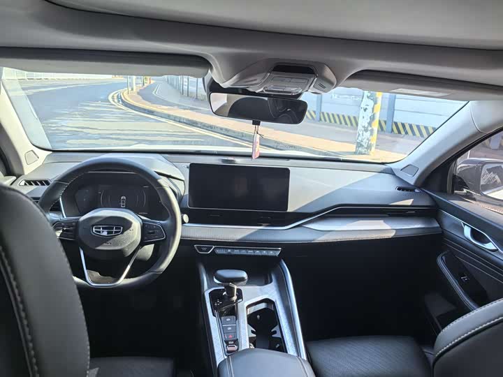 Фото 8 - Geely Preface