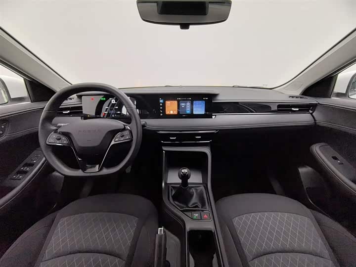 Фото 5 - Roewe i5