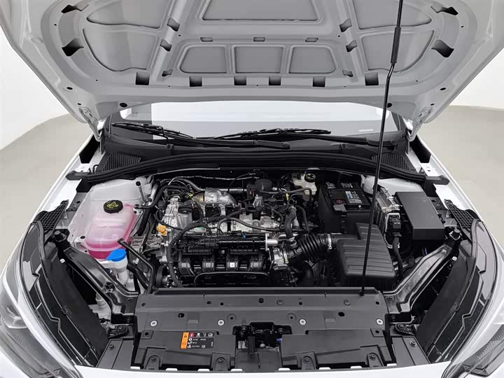 Фото 6 - Roewe i5