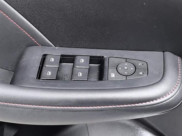 Фото 9 - Roewe i5