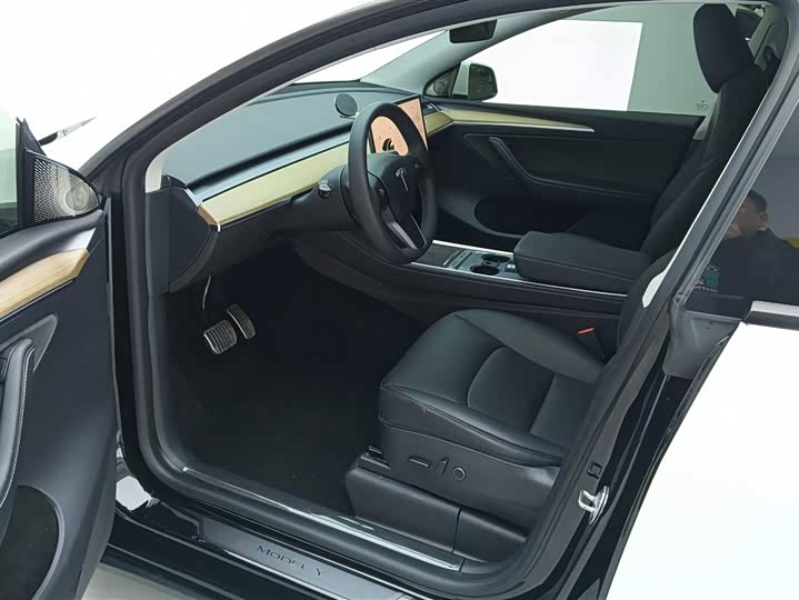 Фото 9 - Tesla Model Y