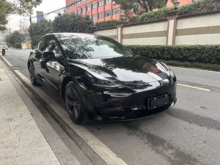 Фото 3 - Tesla Model 3