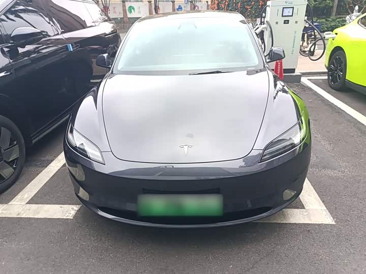 Фото 3 - Tesla Model 3