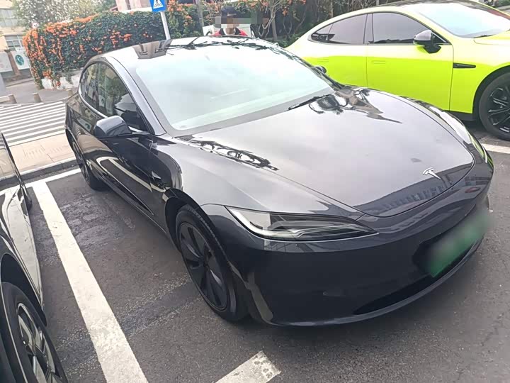 Фото 4 - Tesla Model 3