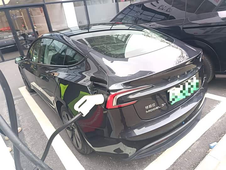 Фото 5 - Tesla Model 3