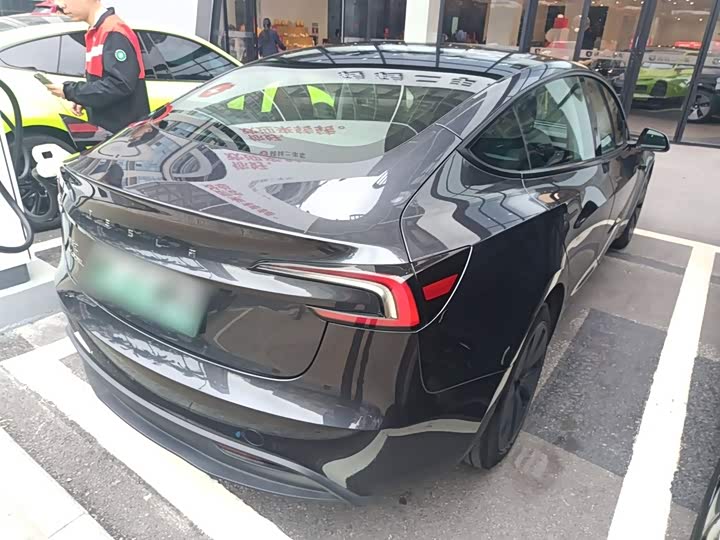 Фото 7 - Tesla Model 3