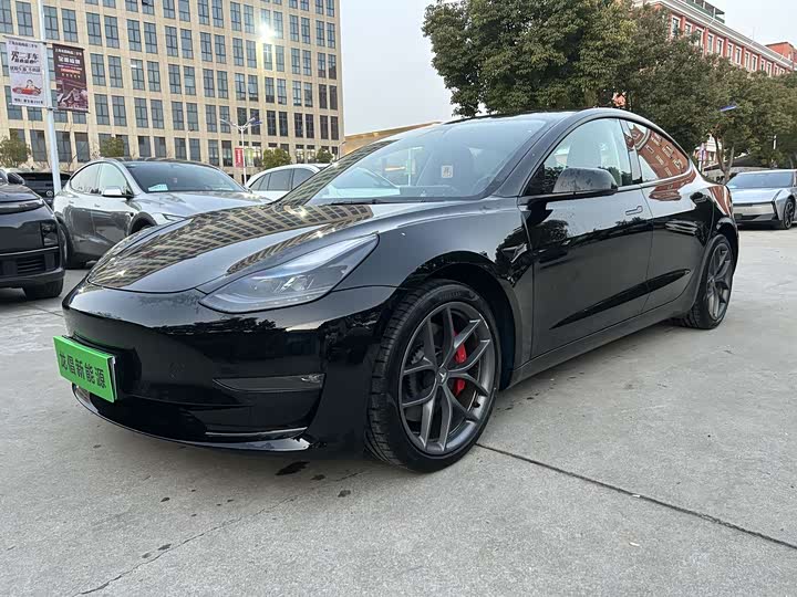 Фото 1 - Tesla Model 3