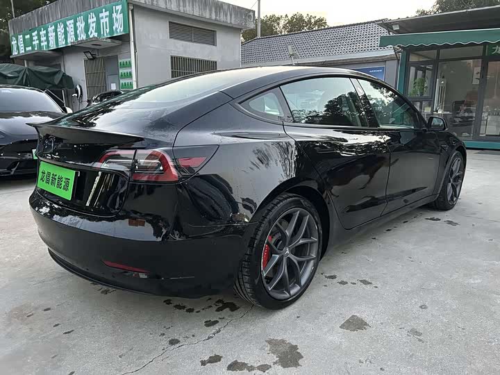 Фото 8 - Tesla Model 3