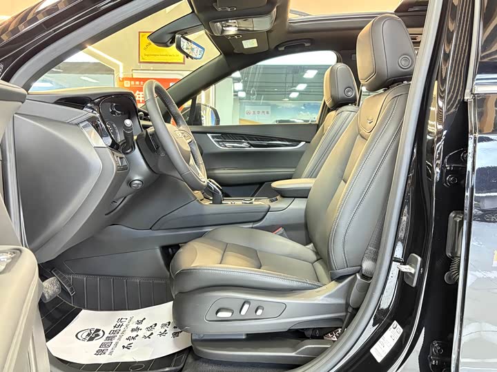 Фото 9 - Cadillac XT6