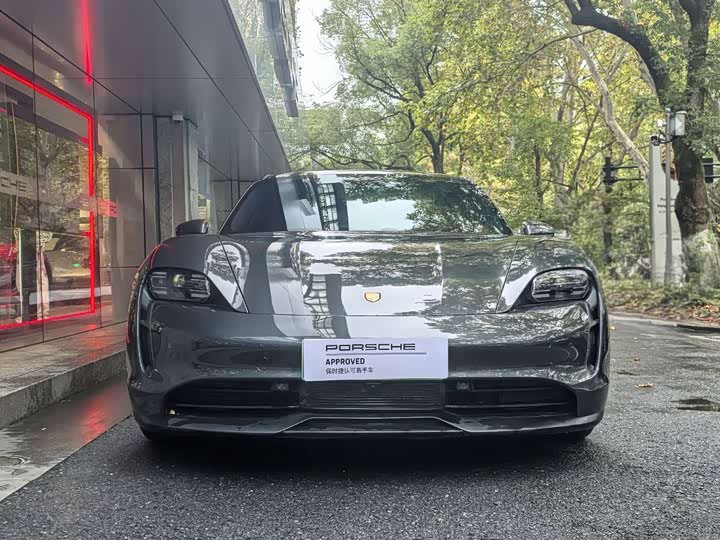 Фото 2 - Porsche Taycan