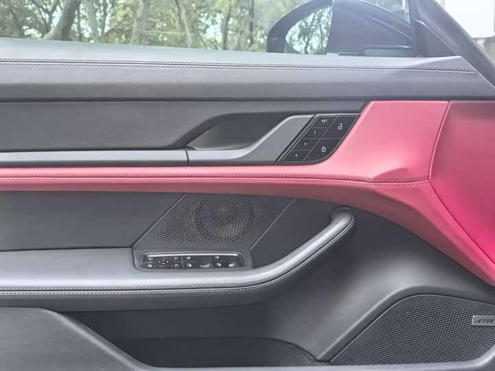 Фото 9 - Porsche Taycan