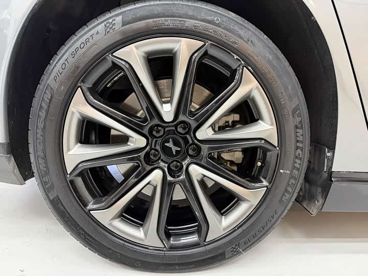 Фото 4 - XPeng P7