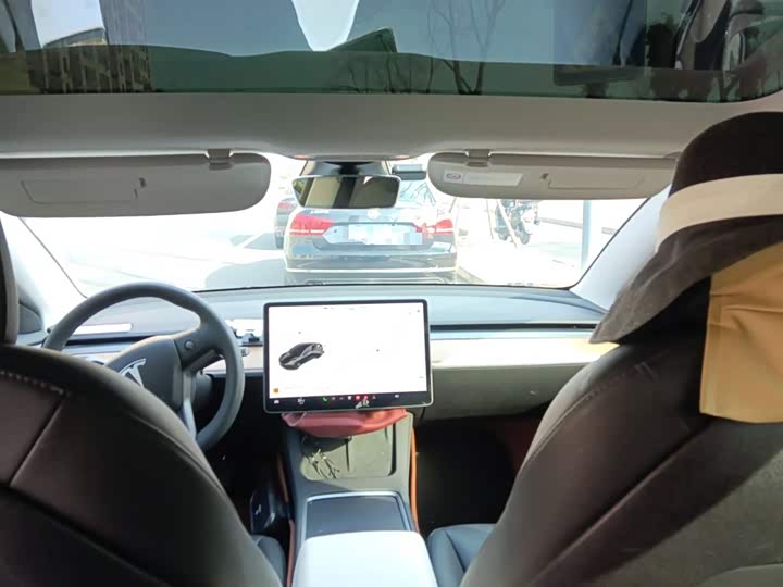 Фото 9 - Tesla Model 3