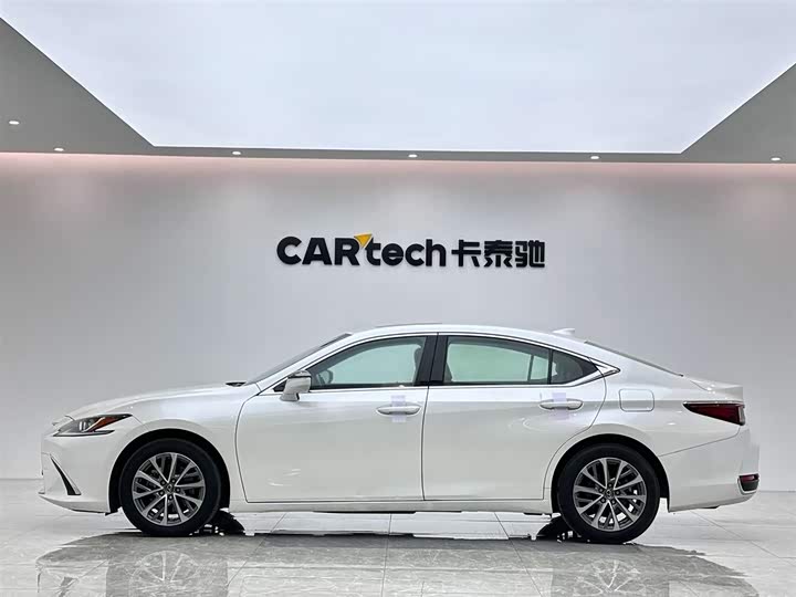 Фото 2 - Lexus ES