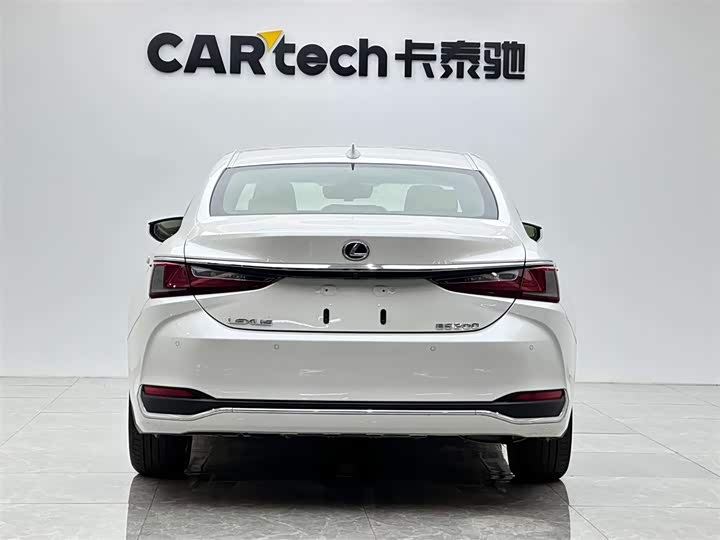 Фото 4 - Lexus ES