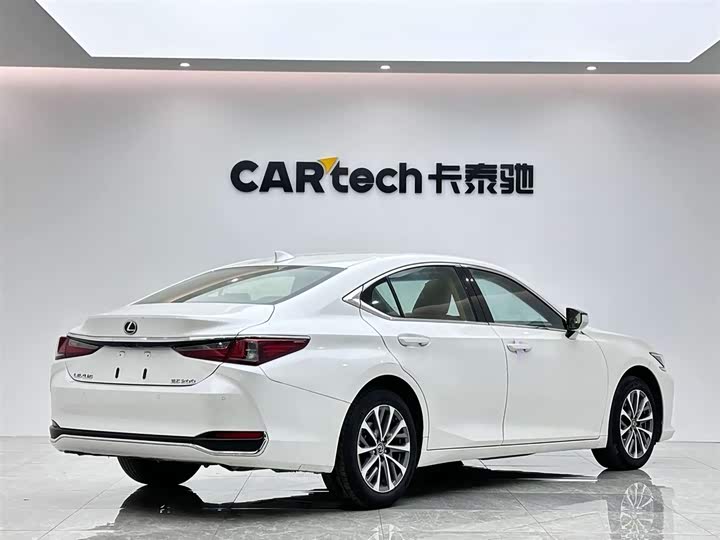 Фото 5 - Lexus ES