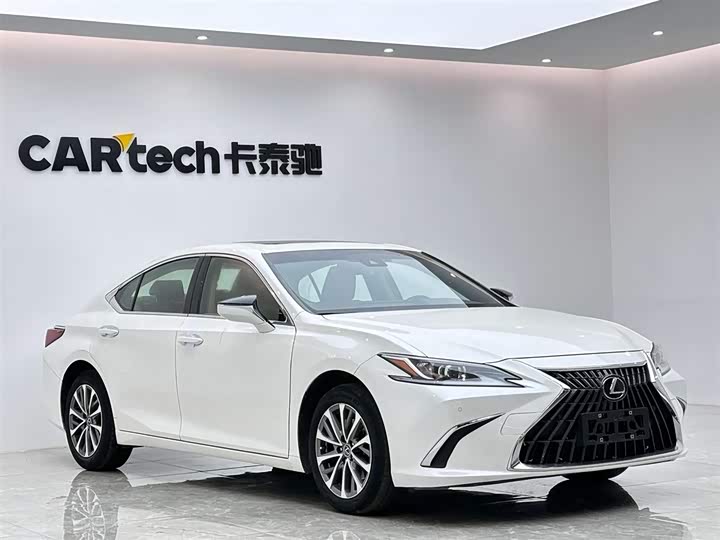 Фото 6 - Lexus ES