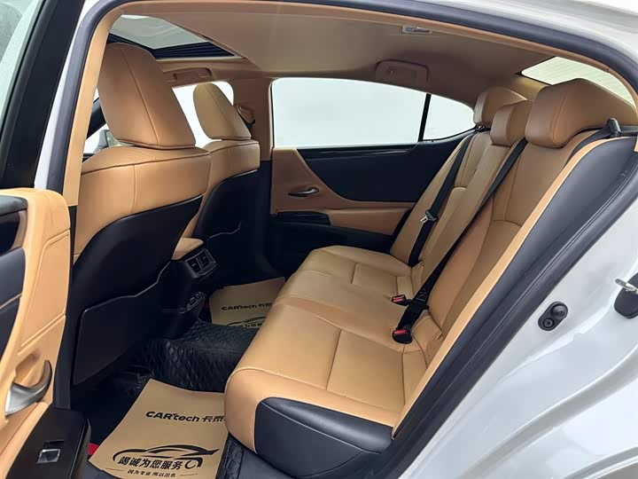 Фото 9 - Lexus ES