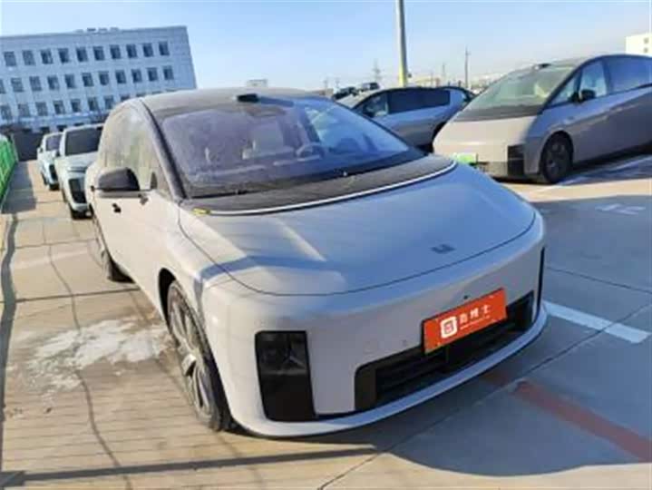 Фото 4 - LiXiang i8