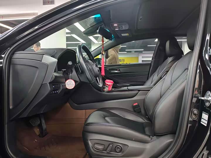 Фото 8 - Toyota Avalon