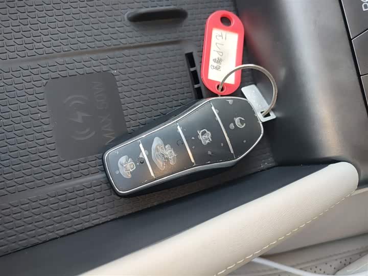 Фото 9 - BYD Yuan Up