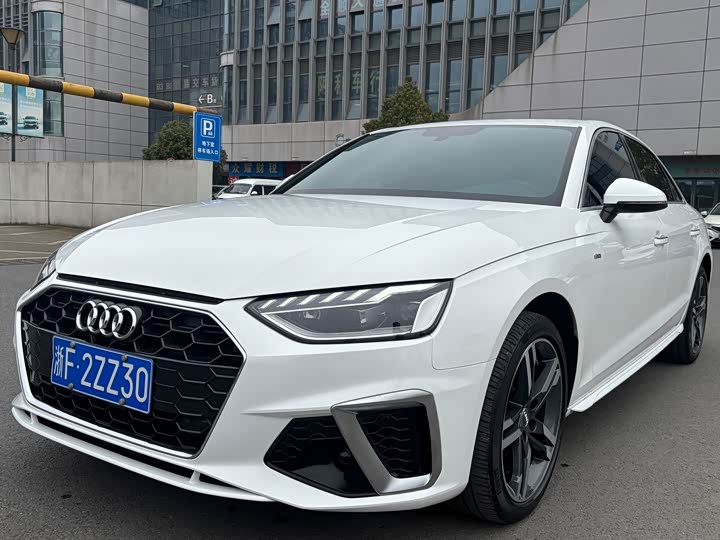 Фото 1 - Audi A4L