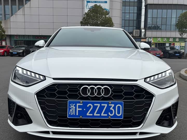 Фото 2 - Audi A4L