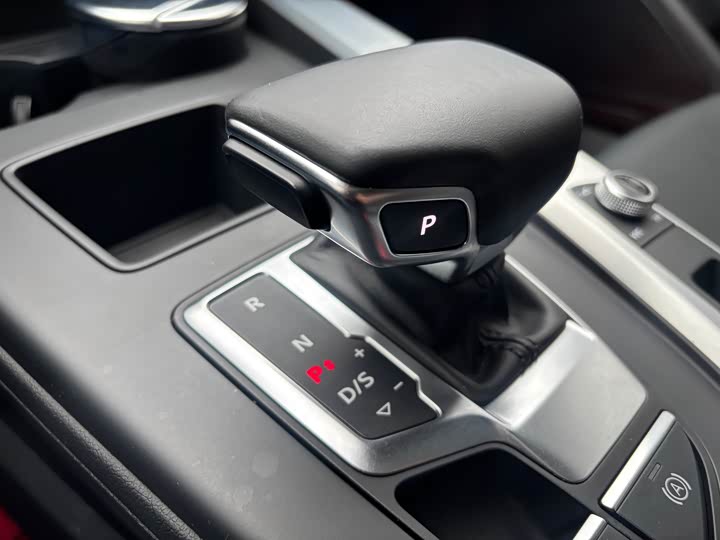 Фото 6 - Audi A4L