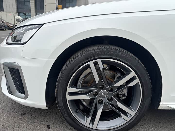 Фото 7 - Audi A4L