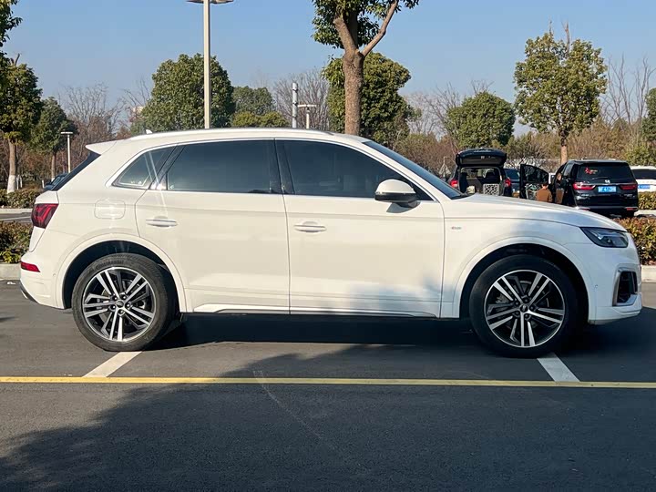 Фото 4 - Audi Q5L