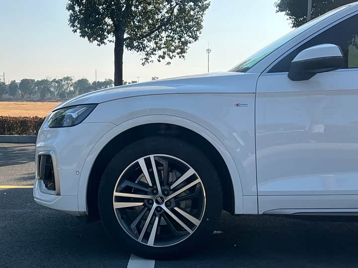 Фото 9 - Audi Q5L