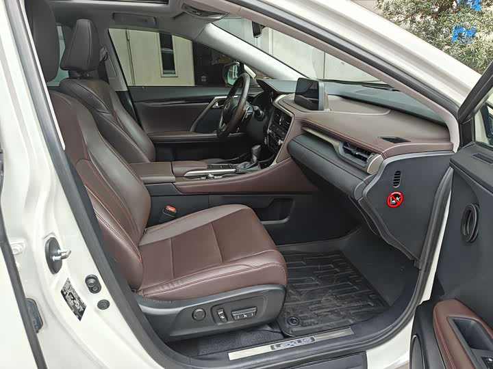 Фото 3 - Lexus RX